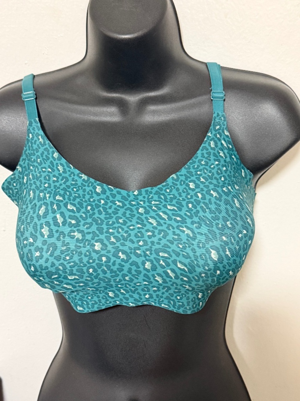 Gap. Teal Leopard Print Seamless Wireless Barlette. Sz. M. NWOT
